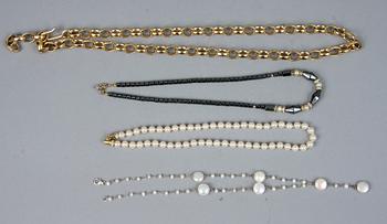 PARTI BIJOUTERIER, 87 delar, 1900-tal.