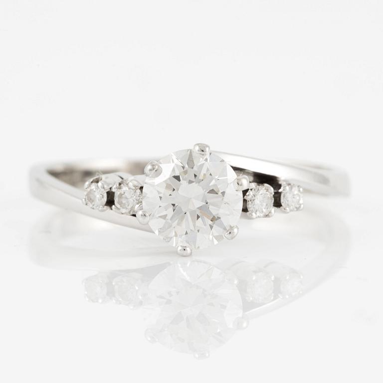 Ring, 18K white gold set with brilliant-cut diamonds.