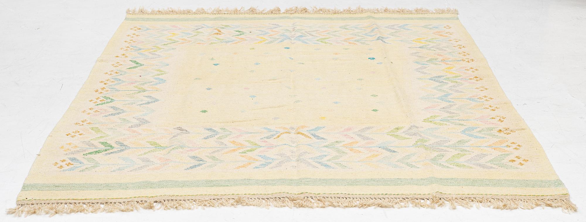 A Kelim carpet, c. 258 x 192 cm.