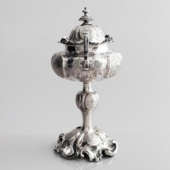 Gustav Möllenberg, uppsatsskål med lock, silver, Stockholm 1863.