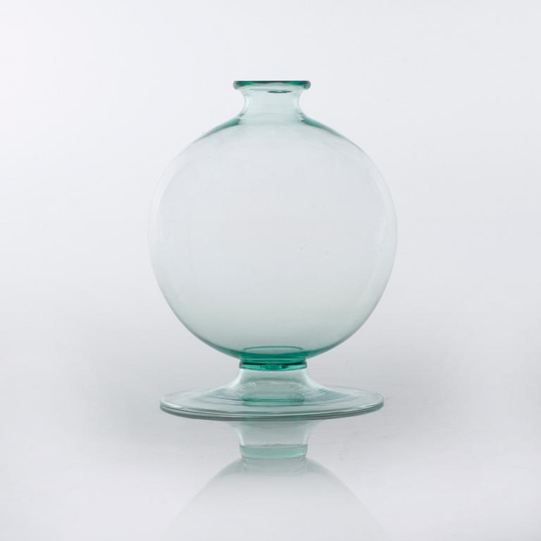 A glass vase, possibly by Napoleone Martinuzzi or Vetorio Zecchin, MVM Cappellin Murano, first half of the 20th century.