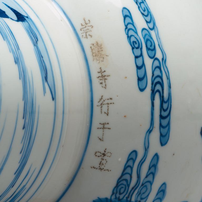 A blue and white vase, Qing dynasty, Kangxi (1662-1722).