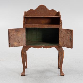 A Queen Anne style bedside table, England, 19th Century.