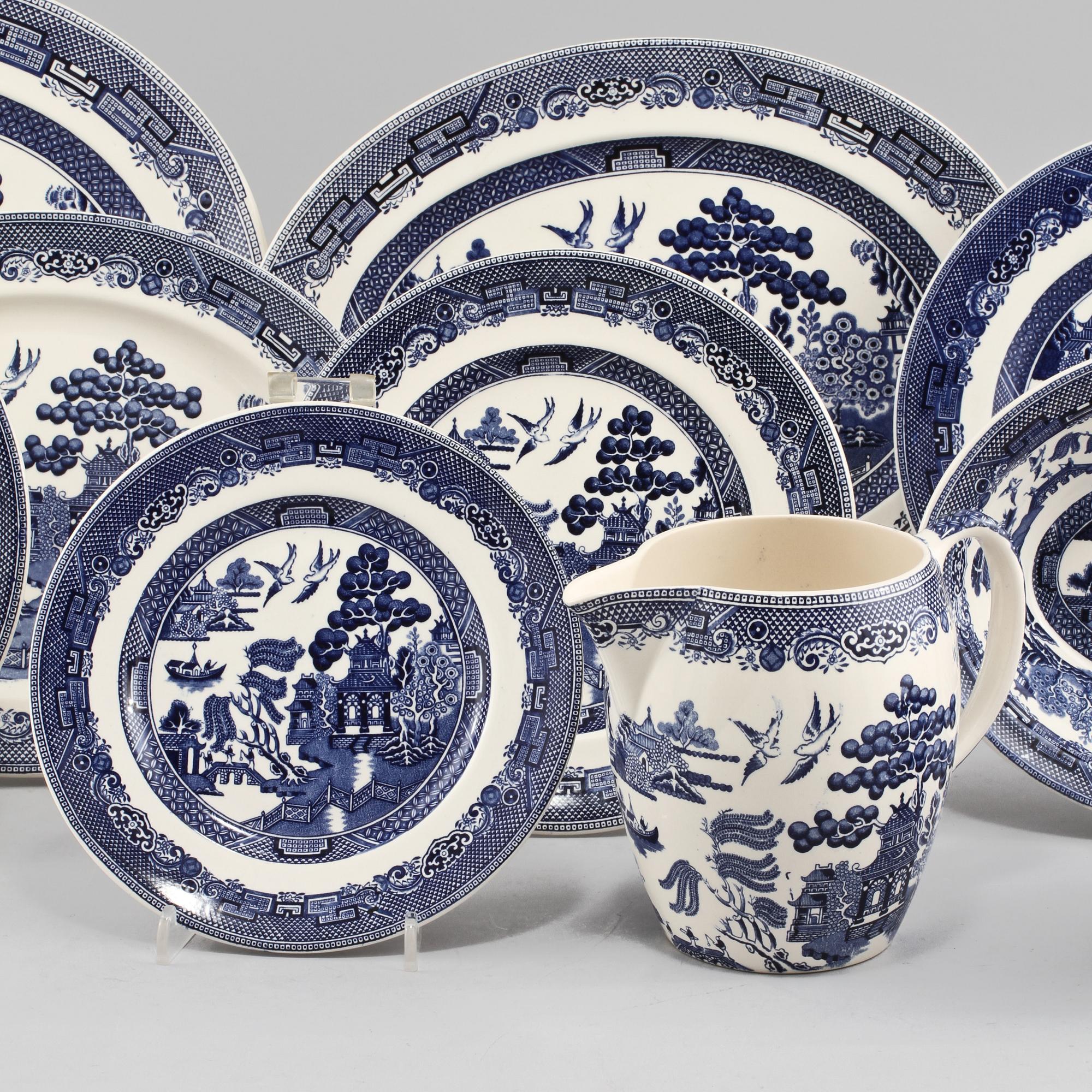 SERVISDELAR, 58 delar, flintgods, "Willow pattern", Johnson Brothers. 1900-talets andra hälft.