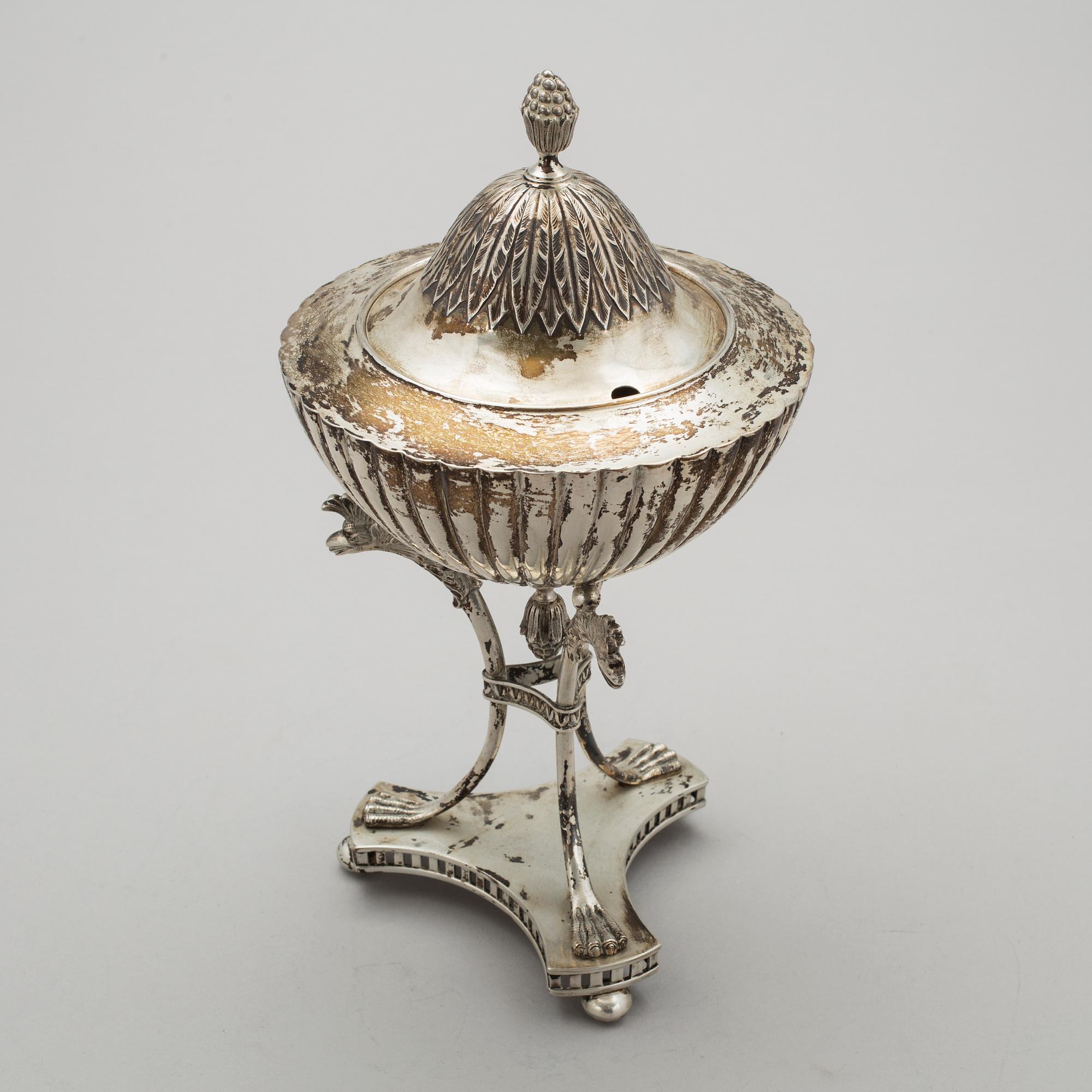 STRÖSOCKERSKÅL med LOCK, silver, GAB, Stockholm, 1905. Vikt ca 572g.