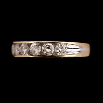 RING, 14 k guld och vitguld, briljantslipade diamanter tot ca 1.00 ct.