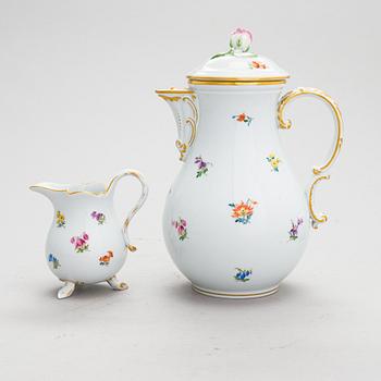 A 38-piece Meissen porcelain coffee set. 20th century.