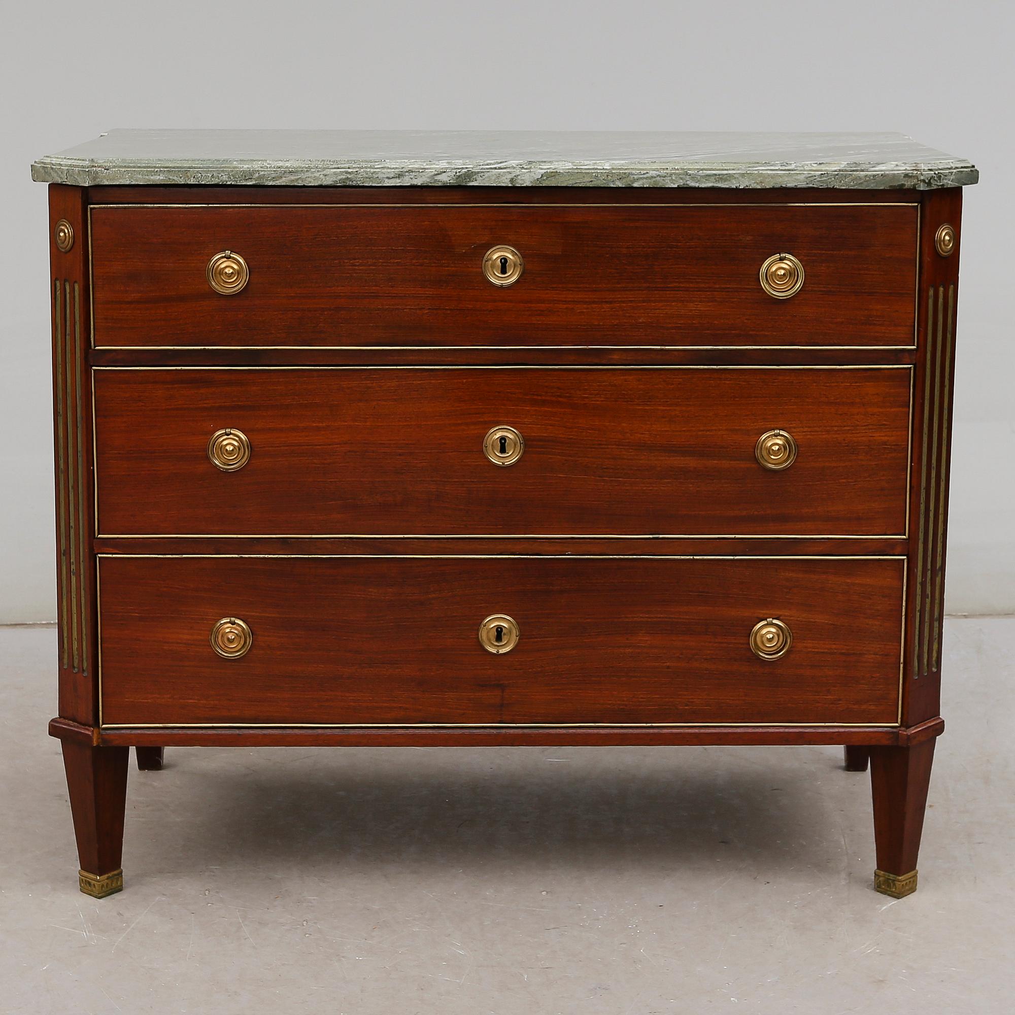 BYRÅ, sengustaviansk, tidigt 1800-tal.