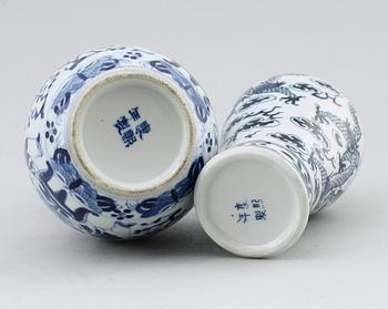 VASER, 2 st, porslin, ostindiska, 1900-tal.