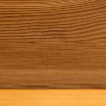 Ilmari Tapiovaara, pöytä kahdella penkillä, Laukaan puu.