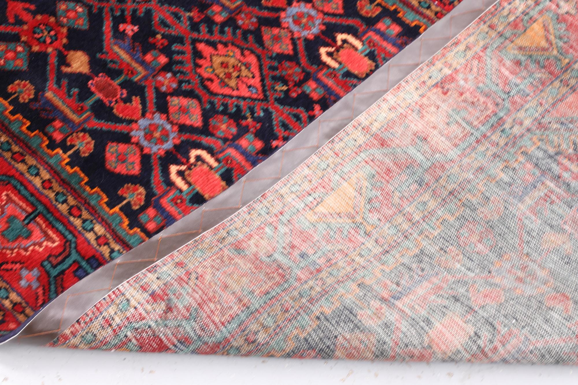 A Hamadan runner, approx. 432 x 110 cm.