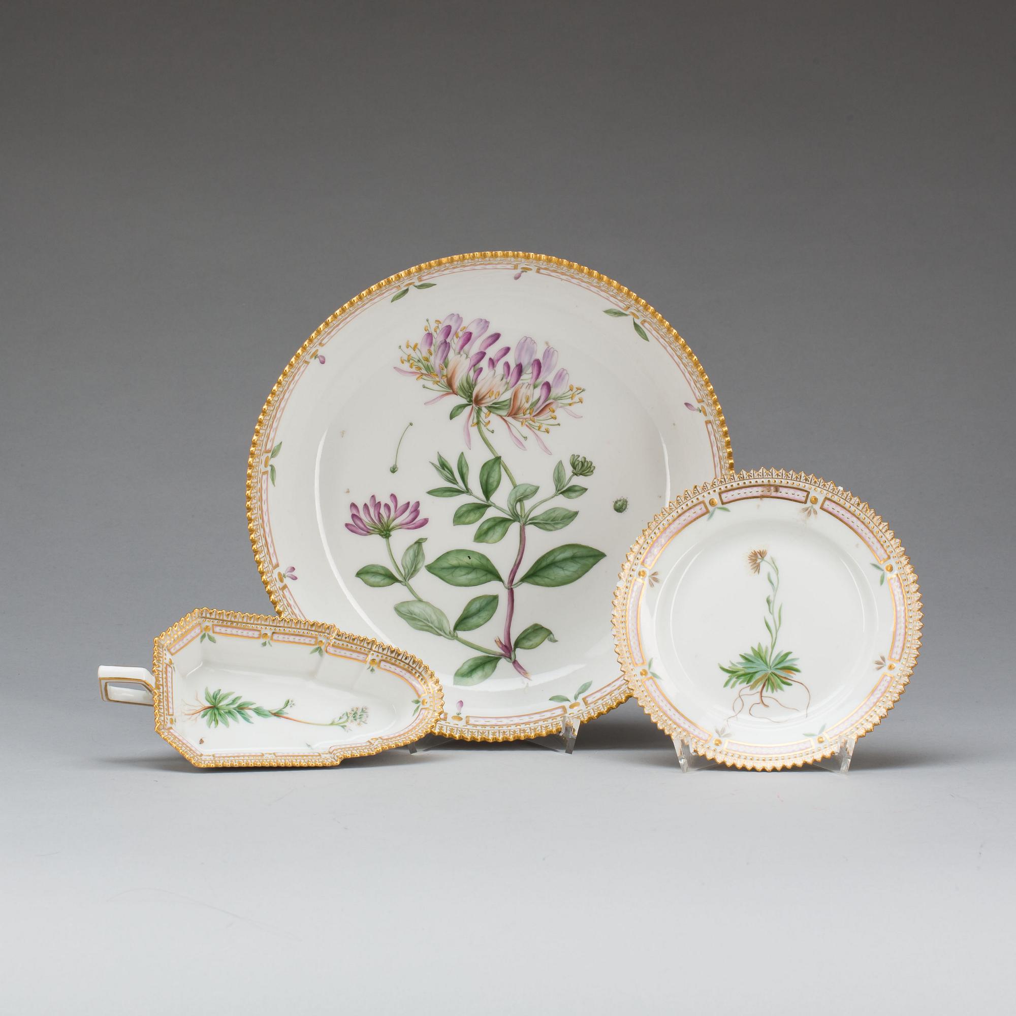 PARTI PORSLIN, 3 delar. "Flora Danica" Royal Copenhagen.