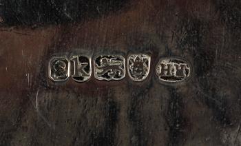 BRICKA, silver, Robert Hennell I, London, 1785. Vikt 120g.