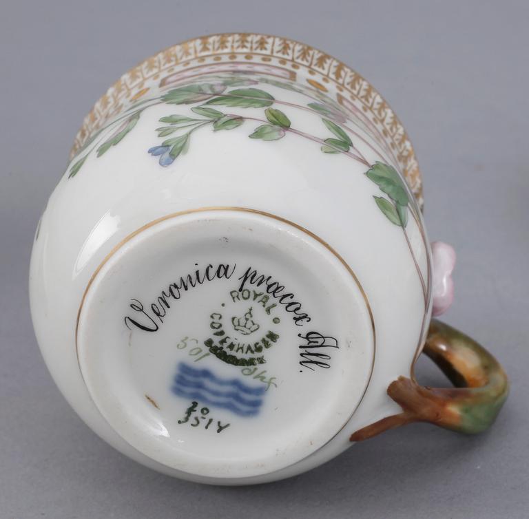 CREMEKOPPAR med FAT, porslin, 2 st, Flora Danica, Royal Copenhagen, Danmark.