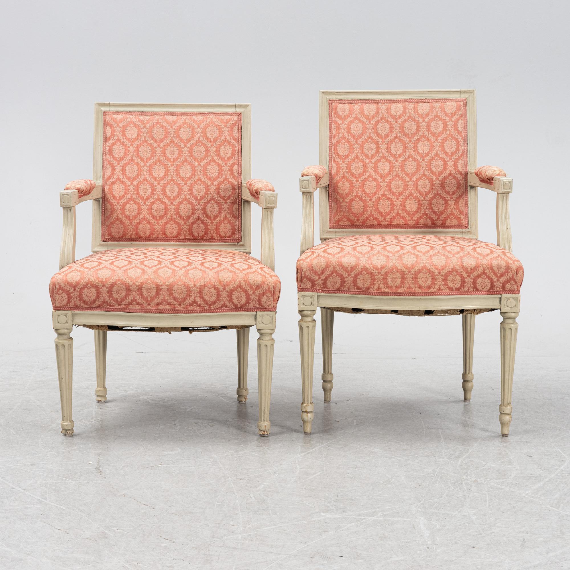 Karmstolar, ett par, gustaviansk stil, omkring 1900.