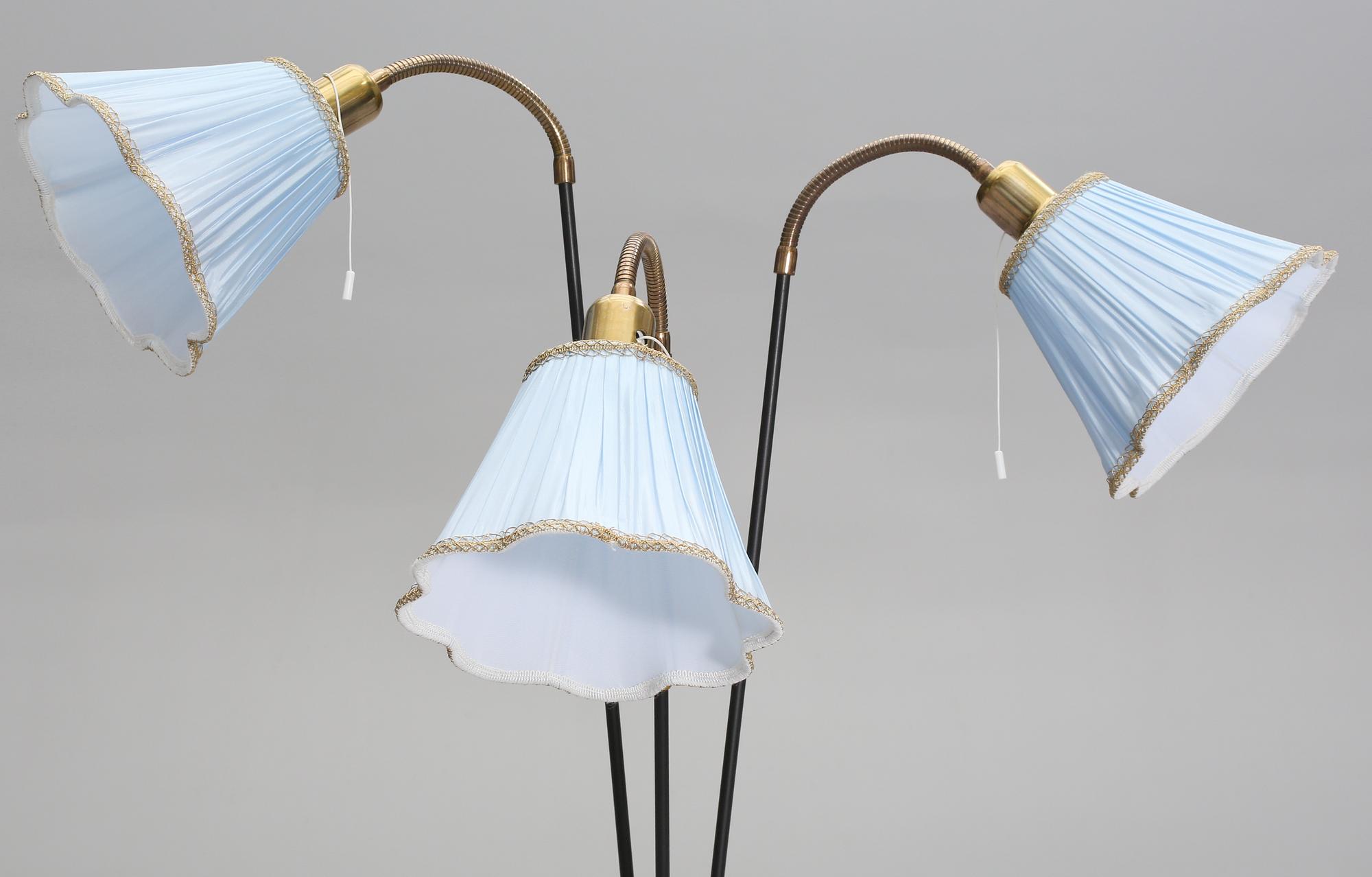 GOLVLAMPA, omkring 1900-talets mitt.