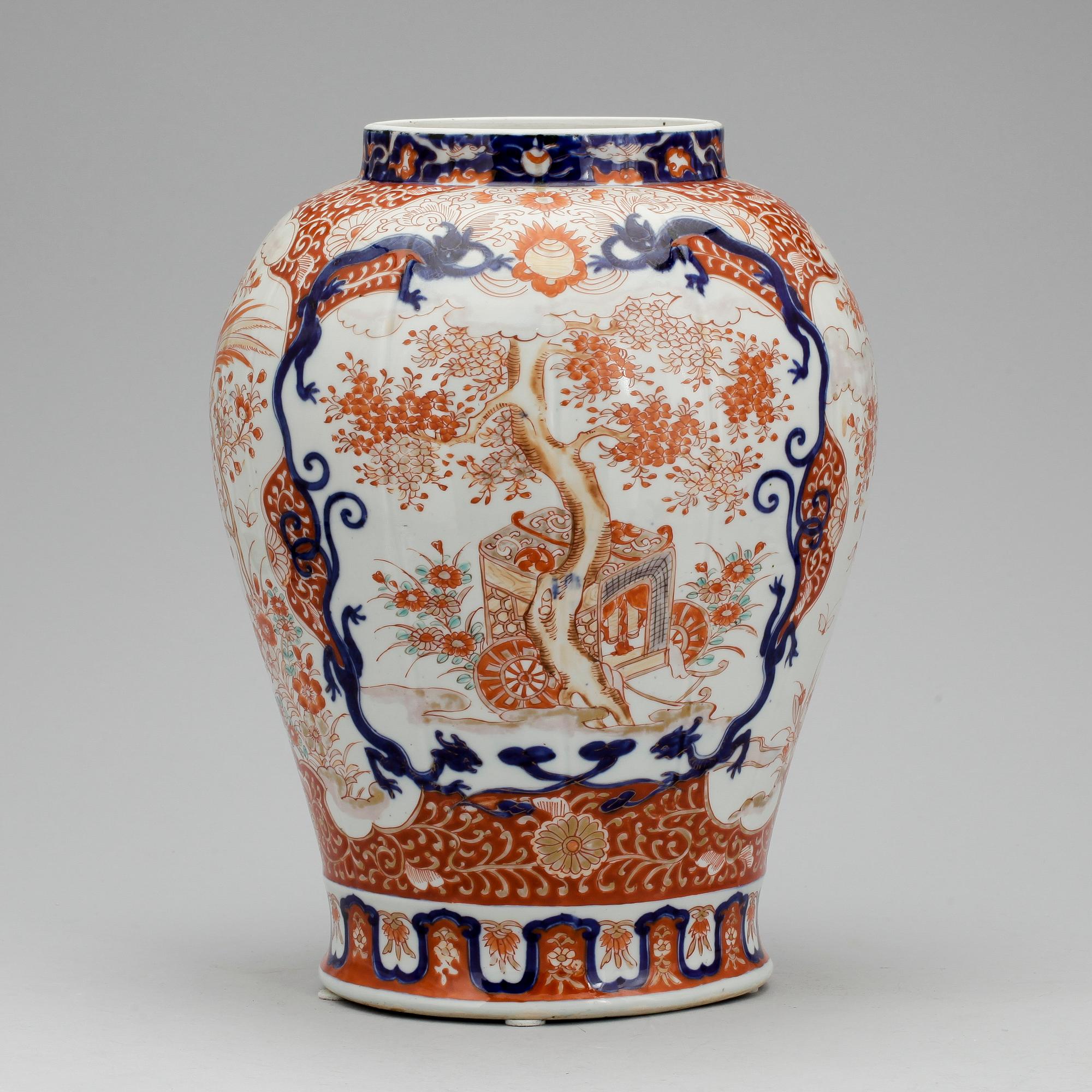 URNA, porslin, Japan, omkring 1900.