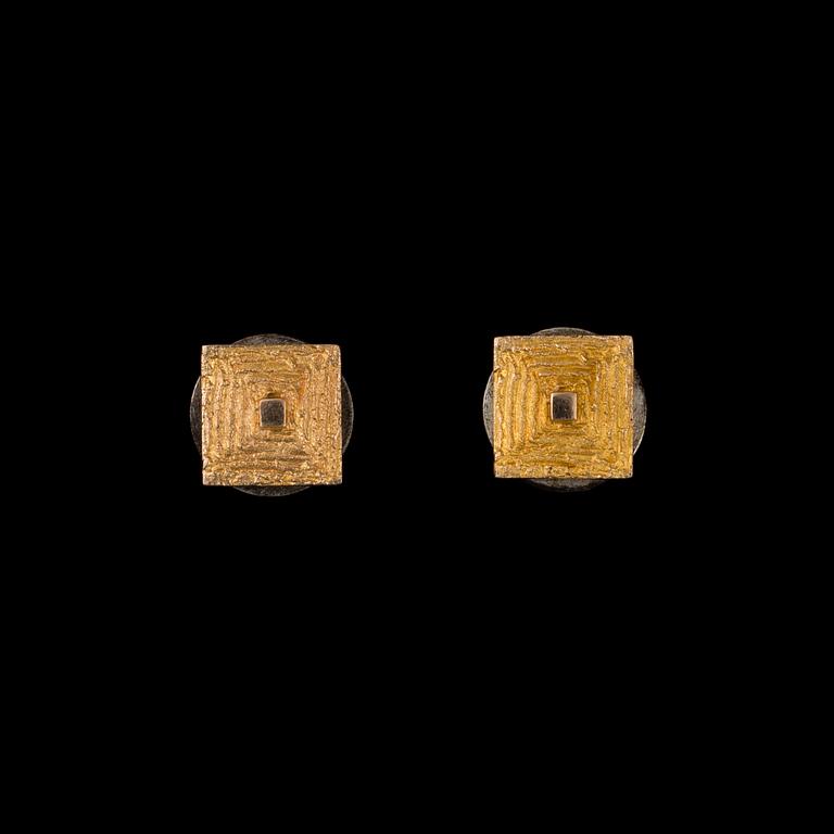 BJÖRN WECKSTRÖM, A PAIR OF SHIRT BUTTONS Square 14K gold, Lapponia 1967.