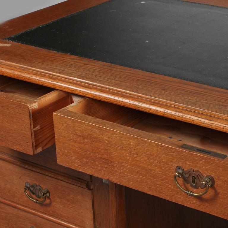 SKRIVBORD, omkring sekelskiftet 1900.