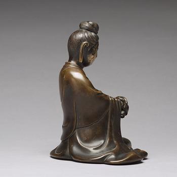 A bronze sculpture of a seated guanyin, 19th Century.