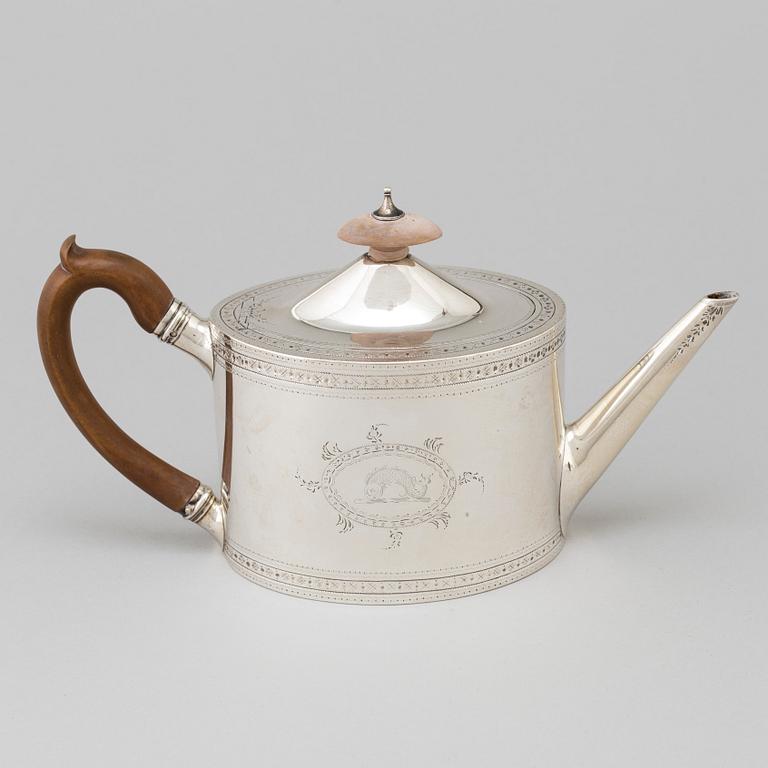 An English 18th century silver tea-pot, mark of Charles Aldridge and Henry Green, London 1786.