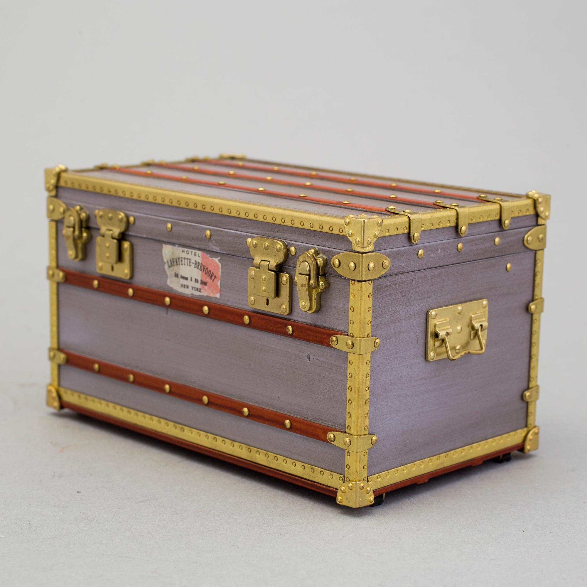 BOX / MINIATURE KOFFERT, "Malle Mini Zinc", Louis Vuitton.