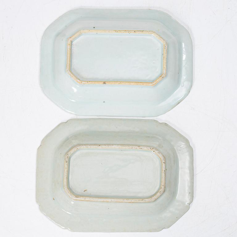 Fat samt smörterriner med fat, 2 st, porslin, Kina, Qianlong (1736-95).