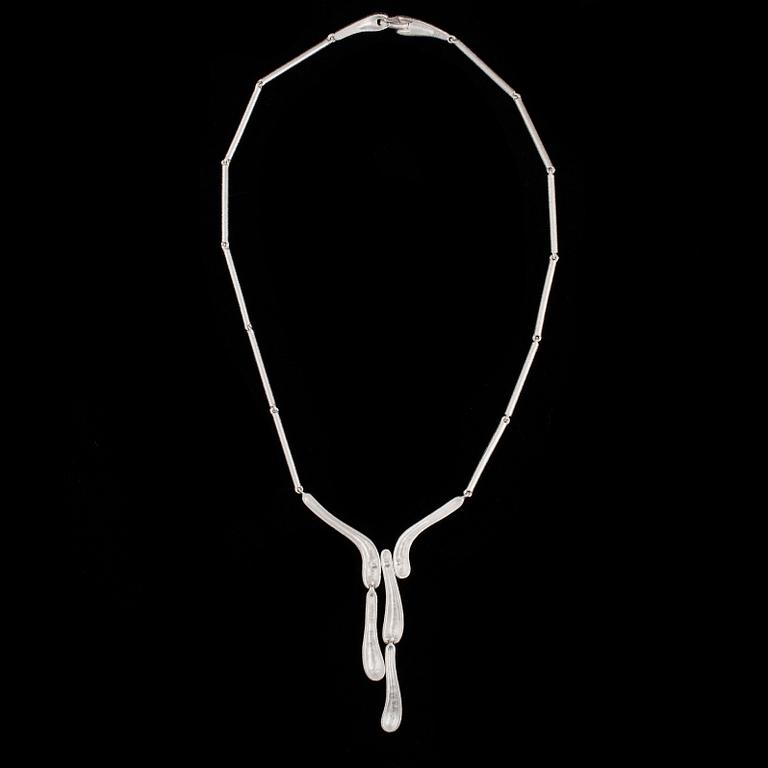 HALSSMYCKE, "Ice Drops" sterlingsilver, Chao-Hsien Kuo Lapponia 2010. Vikt 42 g.