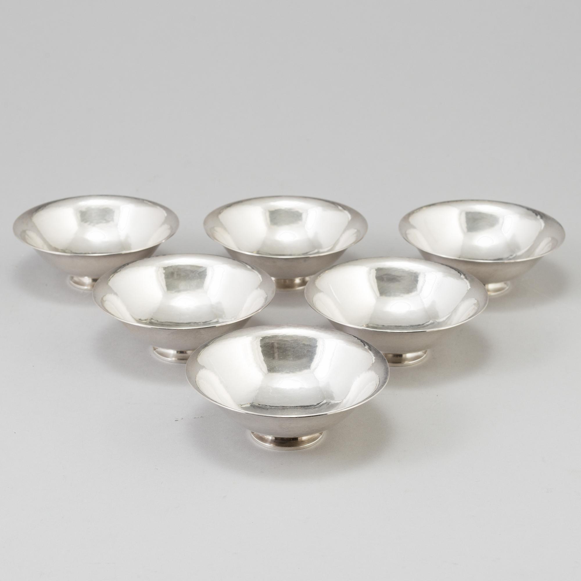6 silver bowls by Harald Nielsen, Georg Jensen, Copenhagen, after 1945. Model no  575B. Weight ca 519 grams.