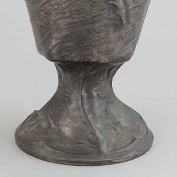 Pokal med lock, tenn, jugend, Schreuder & Olsson, Stockholm, 1909.