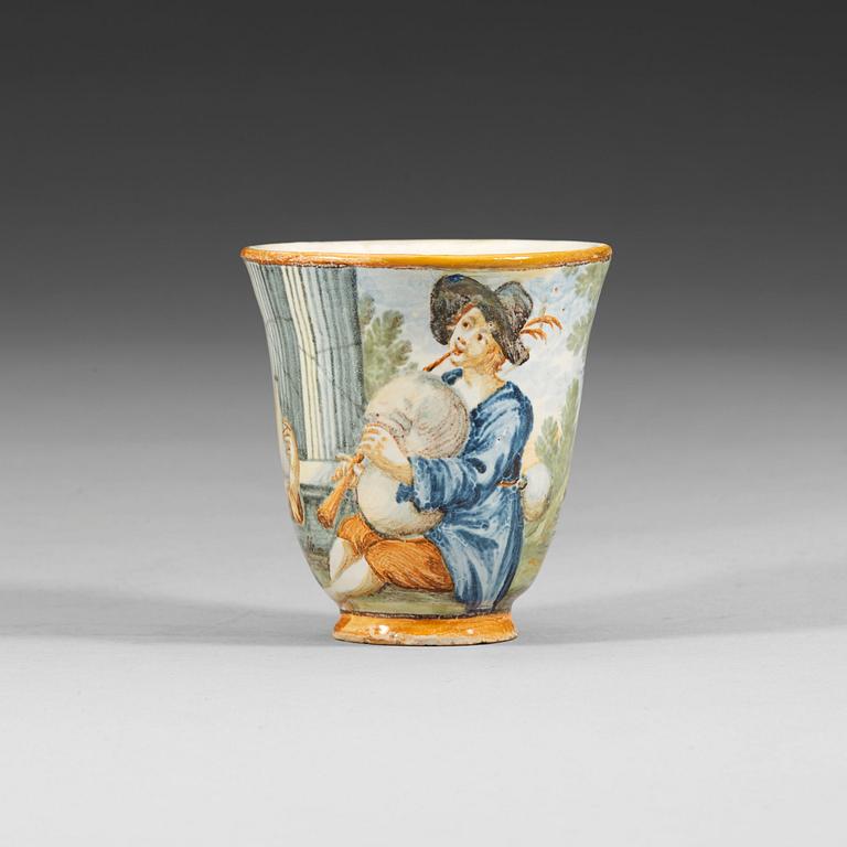An Italian Maiolica cup, Abruzzo, 17/18th Century.