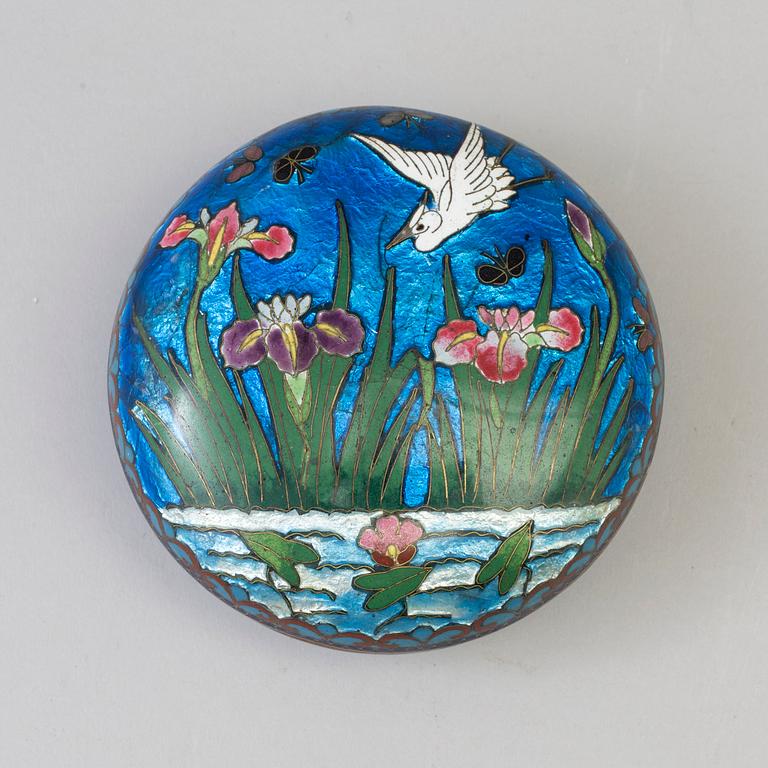 A Chinese cloisonne bowl with cover, 20th century.