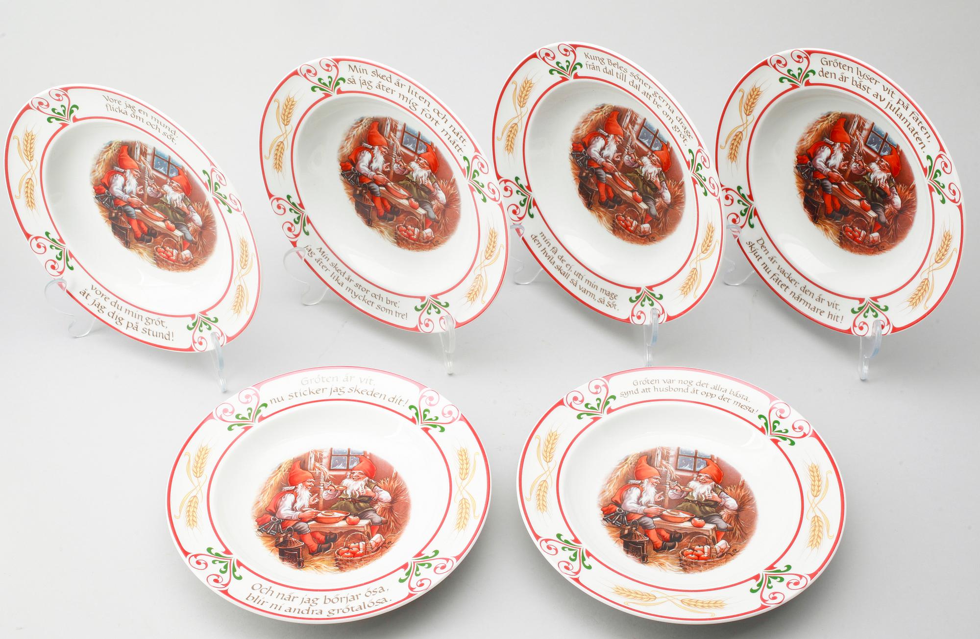 SERVISDELAR, 38 st, porslin, "Svenska Jultraditioner", Axel Eliasson, Schumann, Fyrklövern, 1900-talets andra hälft.