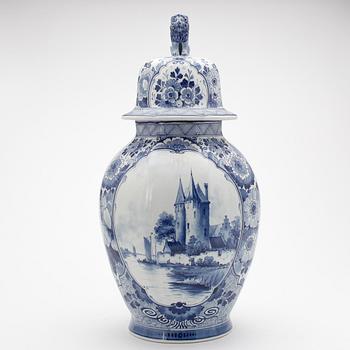 URNA, porslin, Delft, 1900-tal.