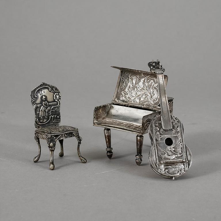 PARTI SILVER, 3 st, möjligen bland annat Frankrike, 1800-och 1900-tal. Vikt ca 110 g.