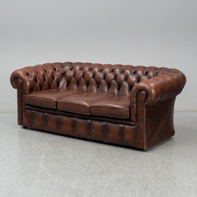 SOFFA OCH FÅTÖLJ, Chesterfield, 1900-talets andra hälft.