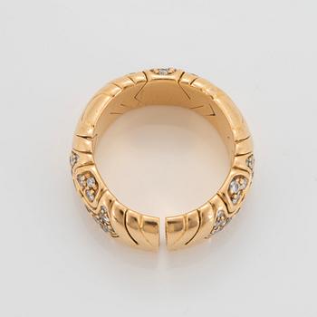 A Bulgari "Alveare" ring in 18K gold set with round brilliant-cut diamonds with a total weight of ca 0.60 ct.