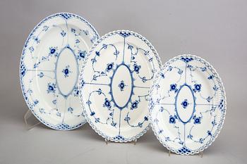 SERVIS ca 71 dlr, "Musselmalet helblonde", Royal Copenhagen Danmark 1900-talets andra hälft porslin.