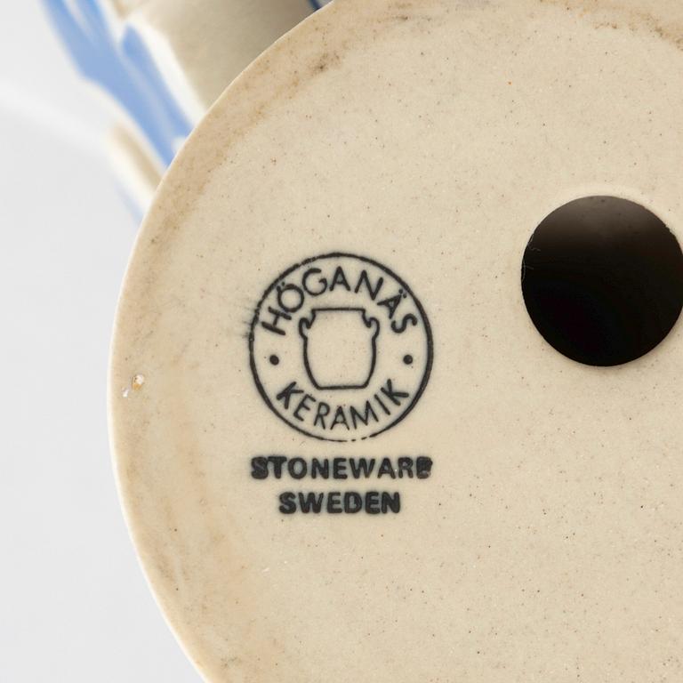 Lisa Larson, ljusstakar, 6 st, ljuslykta samt salt- och pepparströare, stengods och majolika, bl.a. Höganäs.