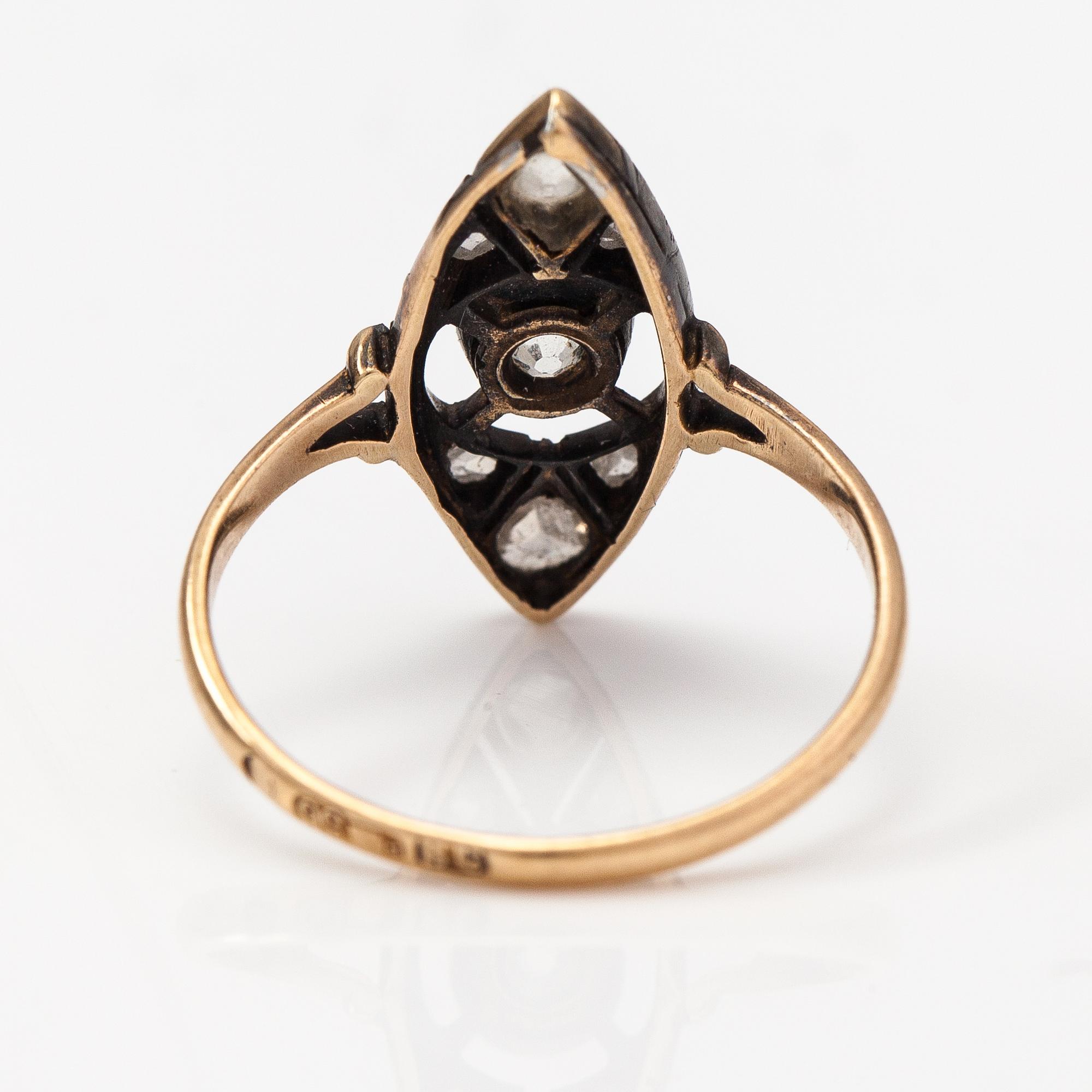Ring, 14K guld, gammalslipad diamant ca 0.25 ct, rosenslipade diamanter och en syntetisk sten. Ryssland.
