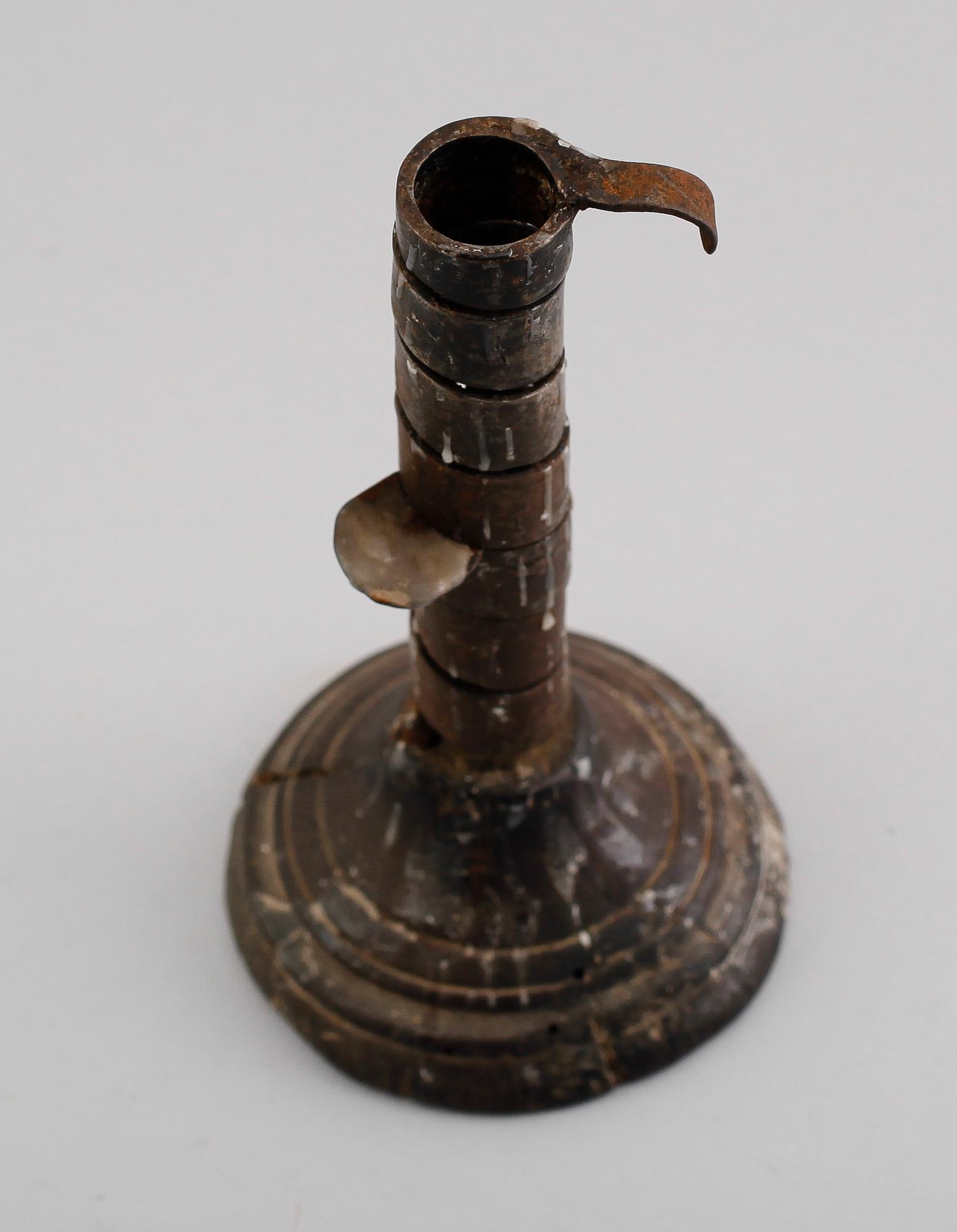 LJUSSTAKE, trä och smide, 1700-tal.