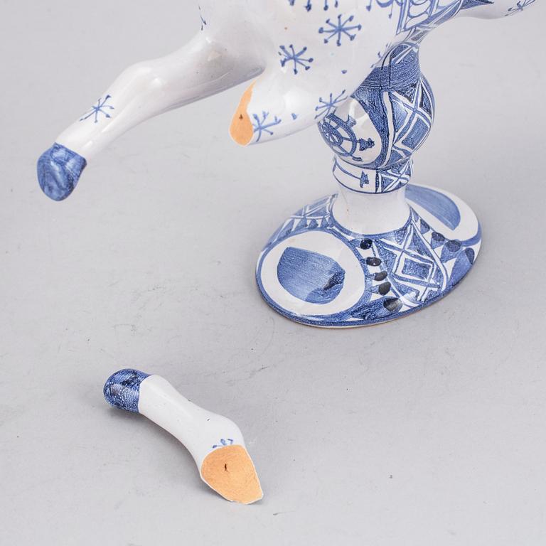 LJUSSTAKAR, ett par, fajans. Björn Wiinblad, Danmark 1989.