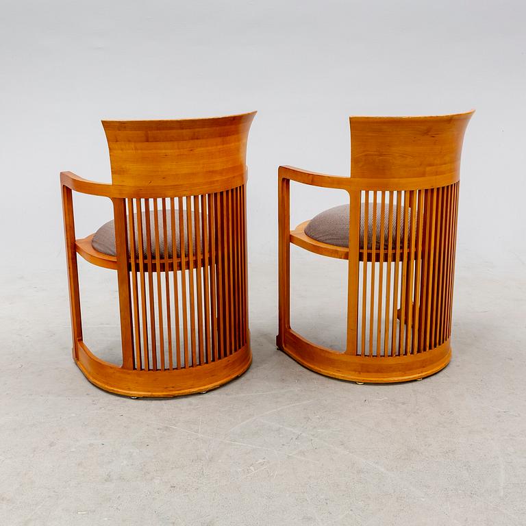 Frank Lloyd Wright, karmstolar ett par, modellnummer 606 "Barrel", Cassina.