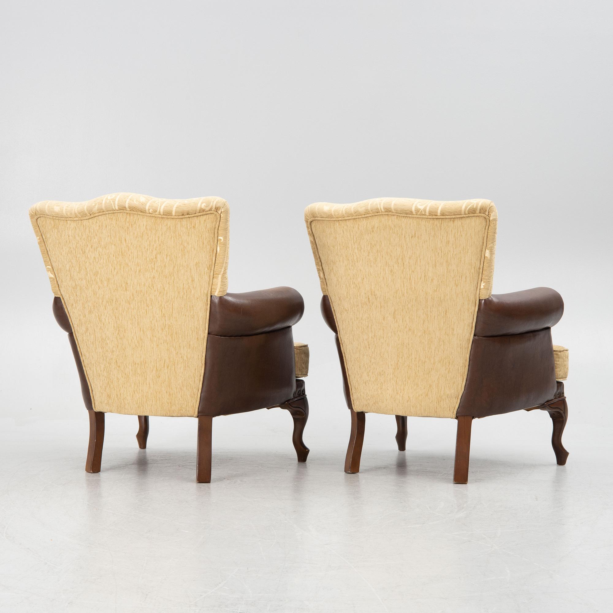 A pair of louge chairs, Istikbal, 21st century.