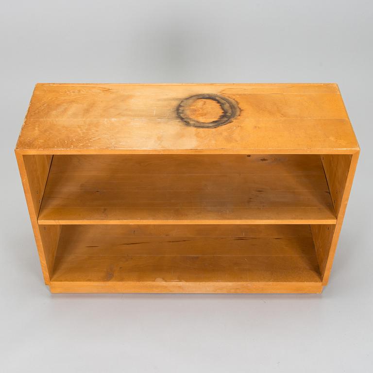 Aino Aalto, kirjahylly /kirjakaappi, malli 404, O.Y. Huonekalu- ja Rakennustyötehdas A.B, 1950-luvun alku.