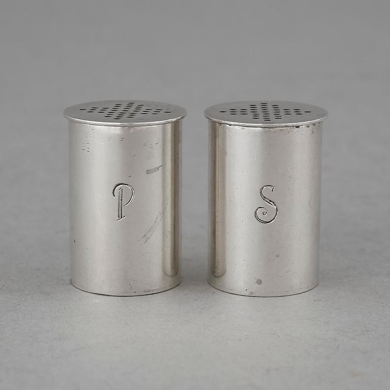 SALT- OCH PEPPARSTRÖARE, silver, Wiwen Nilsson, 1964. Vikt 43 g.