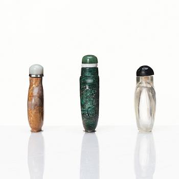 A set of three snuff bottles with stoppers. Qing dynasty.