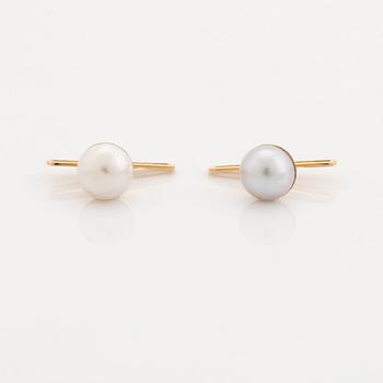 Two pins and pair of shirt buttons 18K gold with pearls.