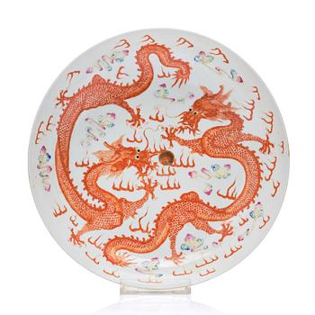 1008. An iron red five clawed dragon dish, late Qing dynasty with mark.