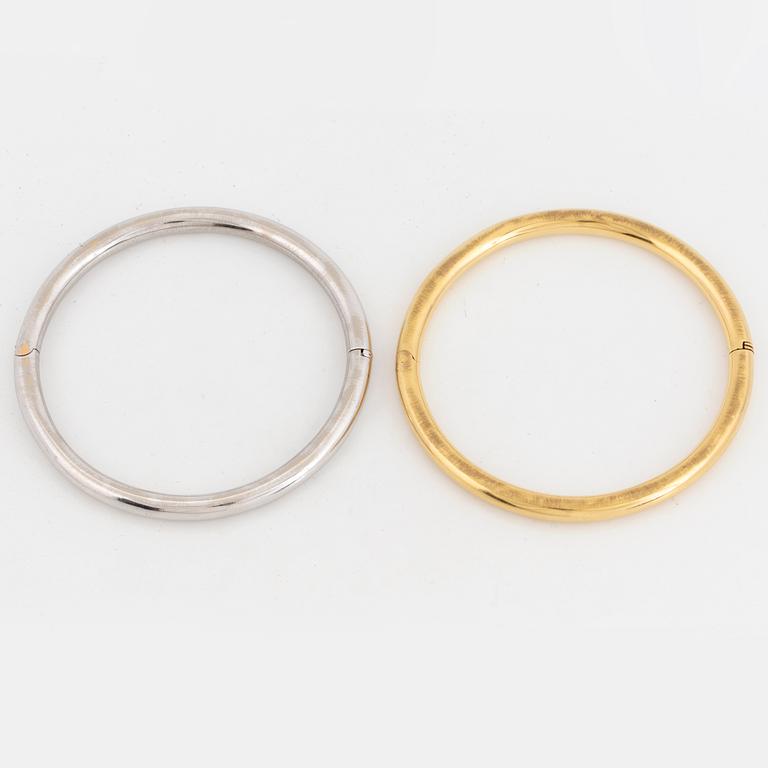 Two 18K gold and white gold bangles.